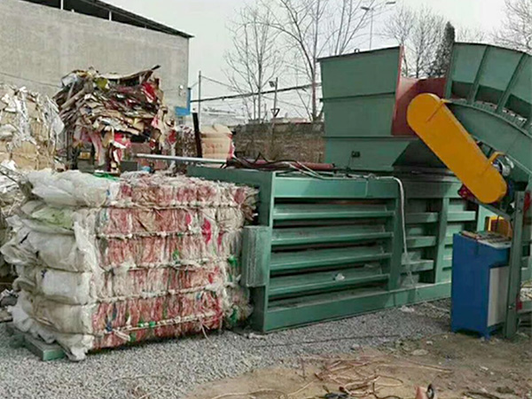 廢紙打包機(jī)現(xiàn)場